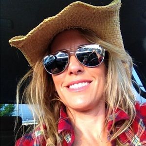 Meet your Posher, Courtney